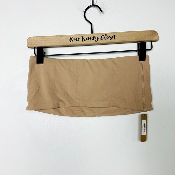 SKIMS Tan Seamless Bandeau Bra - Picture 4 of 7